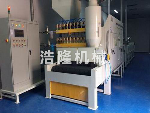 平面輸送式自動(dòng)噴砂機(jī)實(shí)景圖 平面輸送式自動(dòng)噴砂機(jī)實(shí)景圖